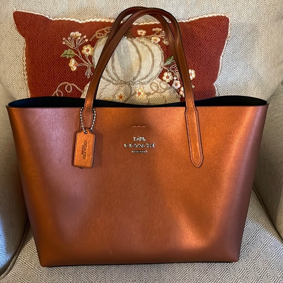 Coach Handbags - Gorgeous copper colored Coach tote. Like new condition🤎